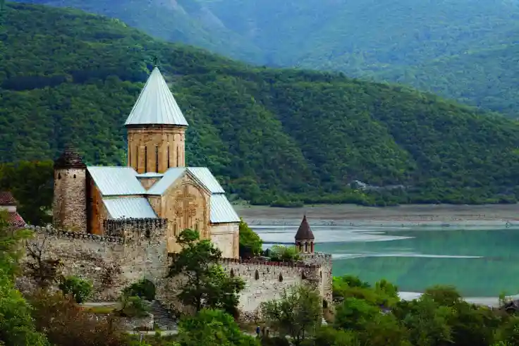 قیمت تور گرجستان از مشهد 1404، تجربه ای مقرون به صرفه و بی نظیر